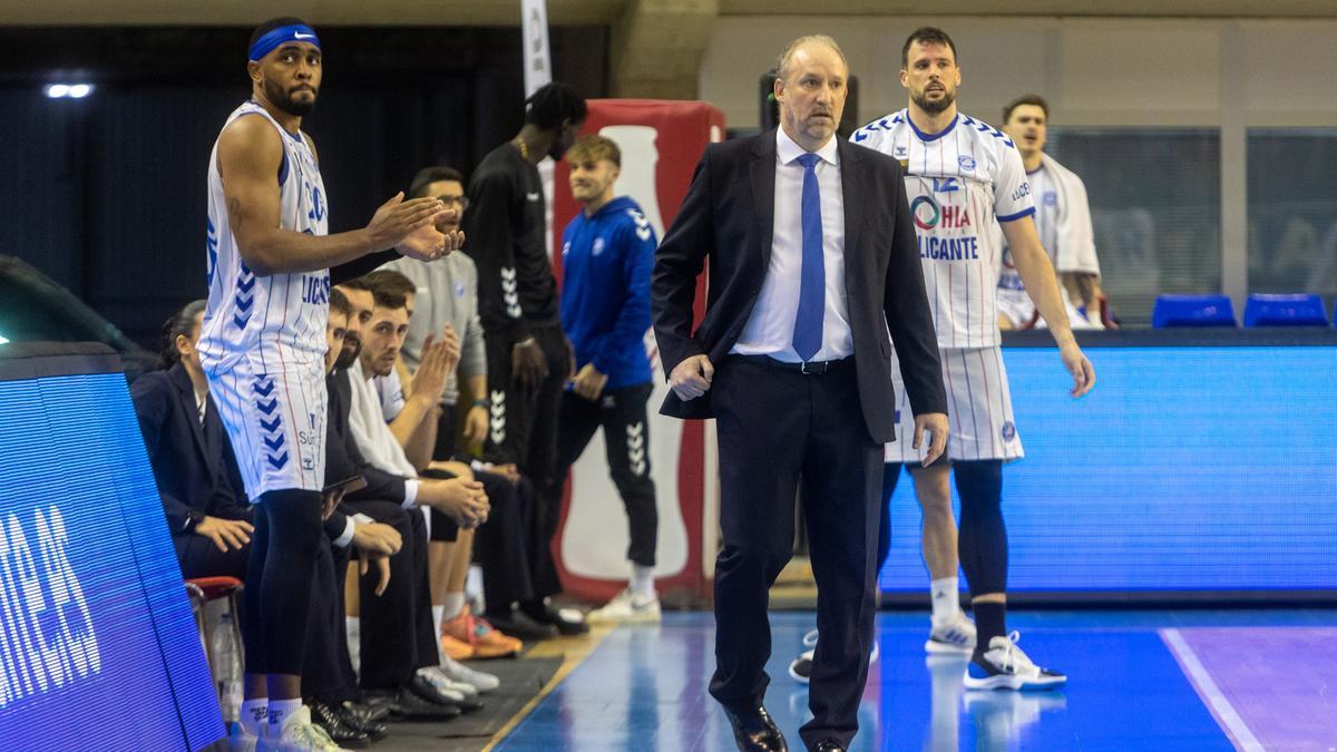 Rafa Monclova en el último partido en el Pedro Ferrándiz