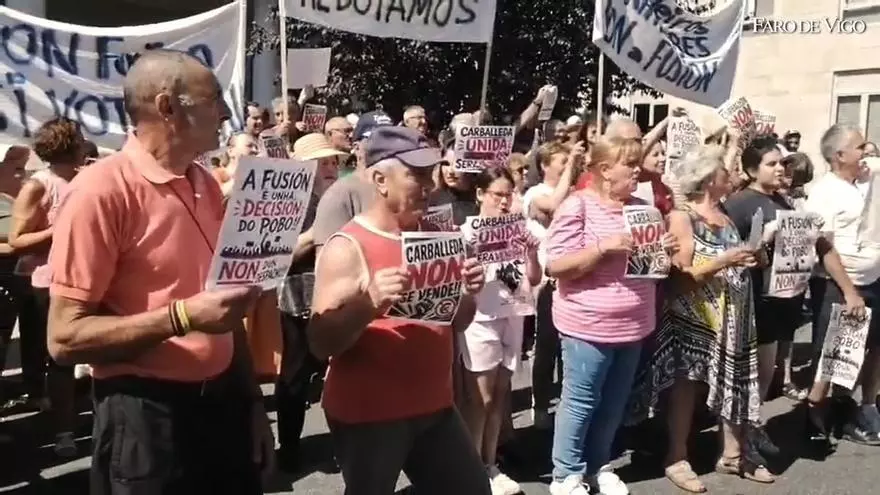 Manifestación contra la fusión del concello de Carballeda de Avia