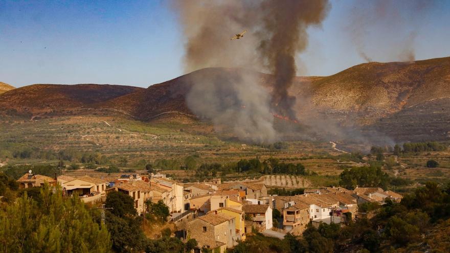 Habilitan otro albergue en Muro para los evacuados del incendio de la Vall d&#039;Ebo en El Comtat