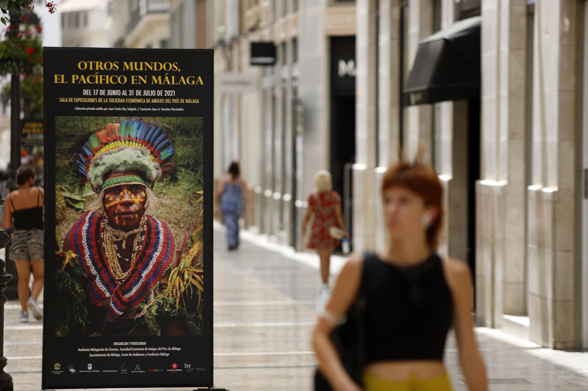 Exposición 'Otros Mundos, el Pacífico en Málaga', en la calle Larios.