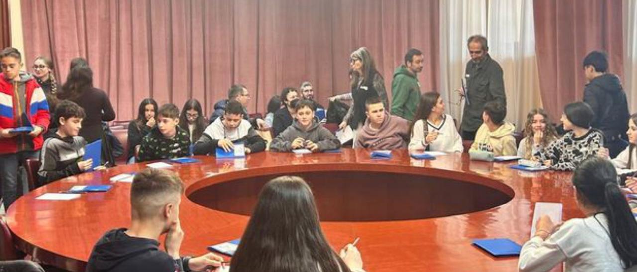 Reunión de alumnos para poner en común propuestas.