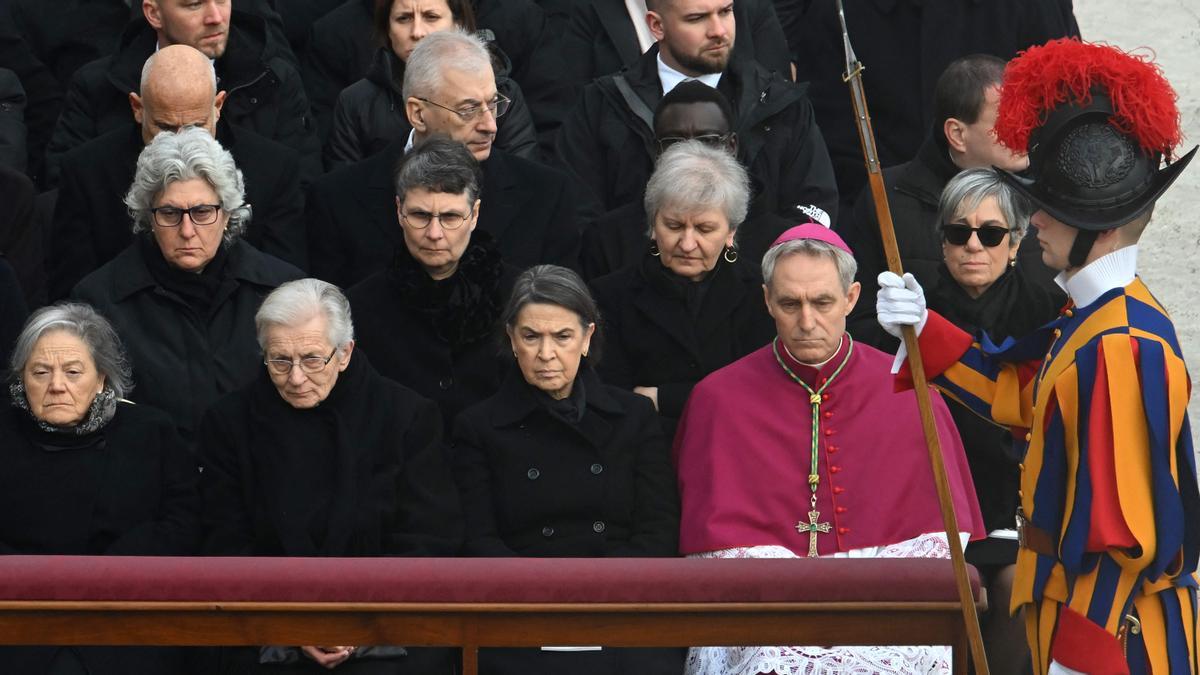 Georg Gänswein, el secretario del Papa Benedicto XVI en el funeral