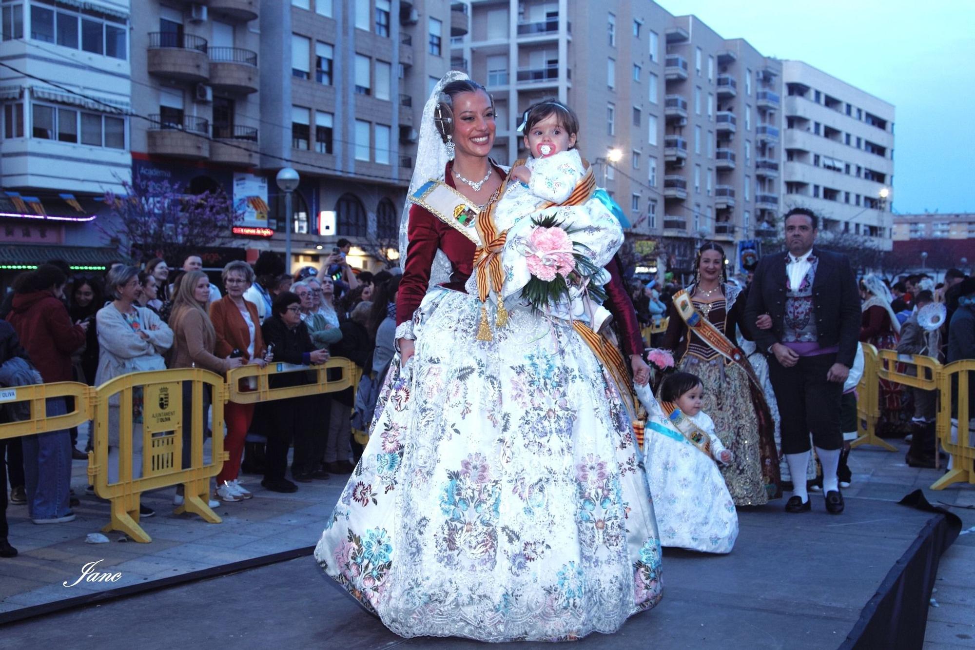 Búscate en la ofrenda y la entrega de premios de las fallas de Oliva