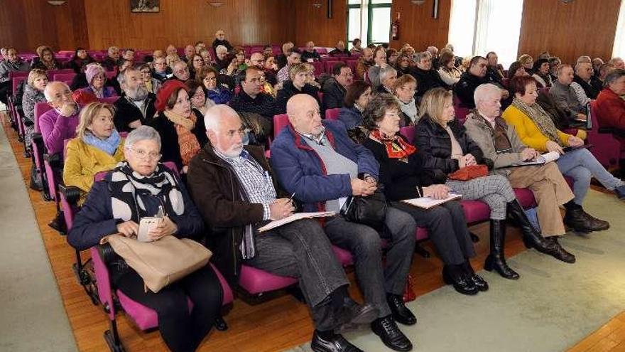 Asistentes a la asamblea en la Casa da Cultura. // Bernabé/Javier Lalín