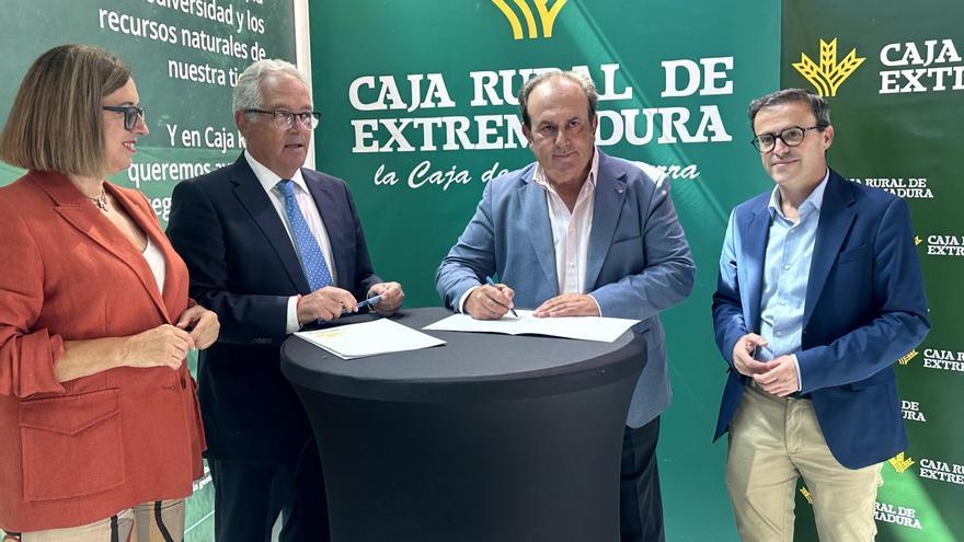 Caja Rural de Extremadura renueva su colaboración con el Salón Ovino de Castuera