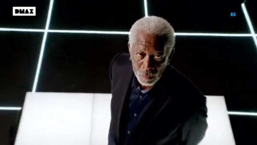 Morgan Freeman cambia el telescopio por la lupa