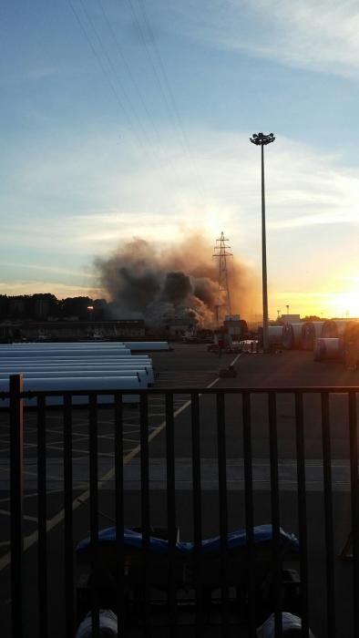 Incendio en la antigua fábrica de hielo de Avilés