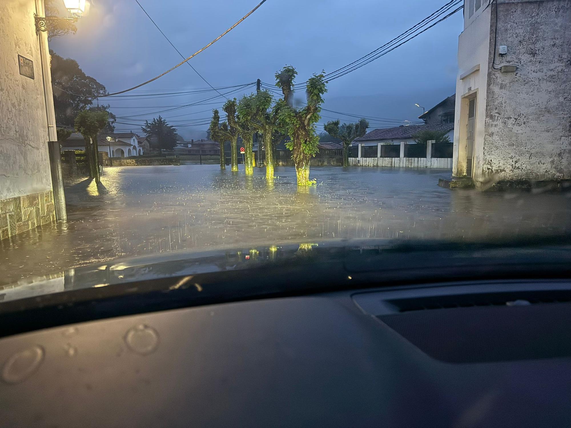 EN IMÁGENES: Caos en Colunga por inundaciones y preocupación por el estado de los ríos en el oriente asturiano