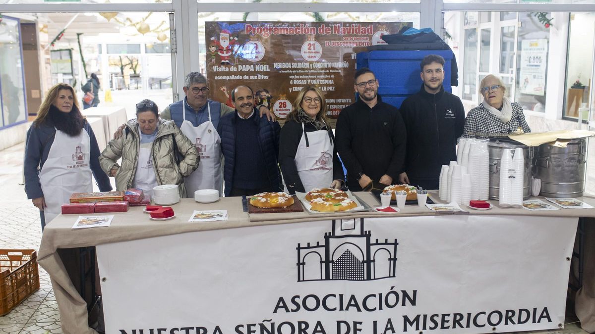 Los roscones solidarios, en el Centro Comercial 'El Descubrimiento'.