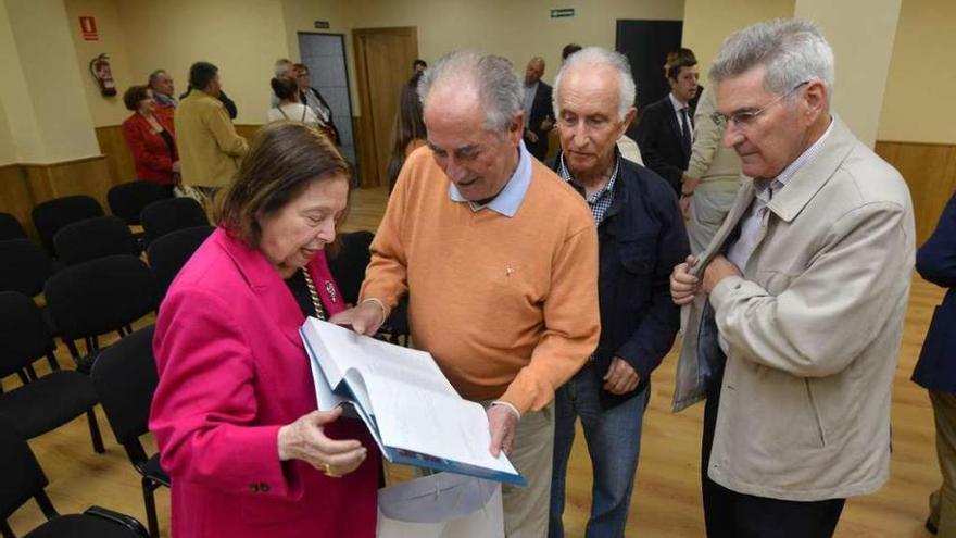 Nélida Piñón presenta en Cotobade su certamen literario dotado con 6.000 euros en tres premios