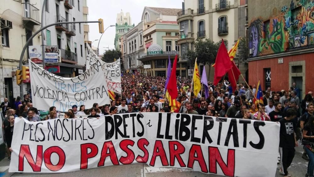 Multitudinària manifestació contra la violència a Manresa