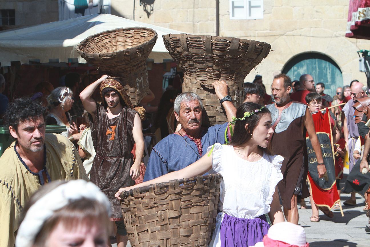 Ribadavia viaja a la Edad Media: maravedíes y fiesta en su día grande