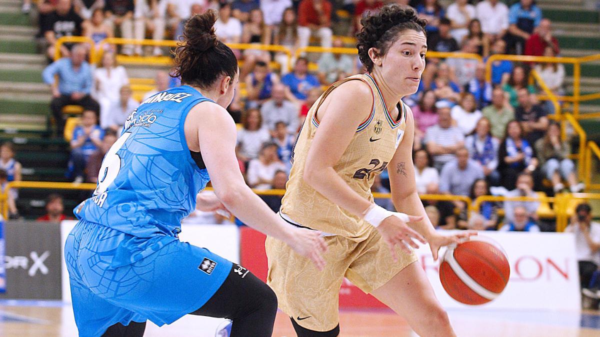 Ainhoa López trata de zafarse de Silvia Domínguez