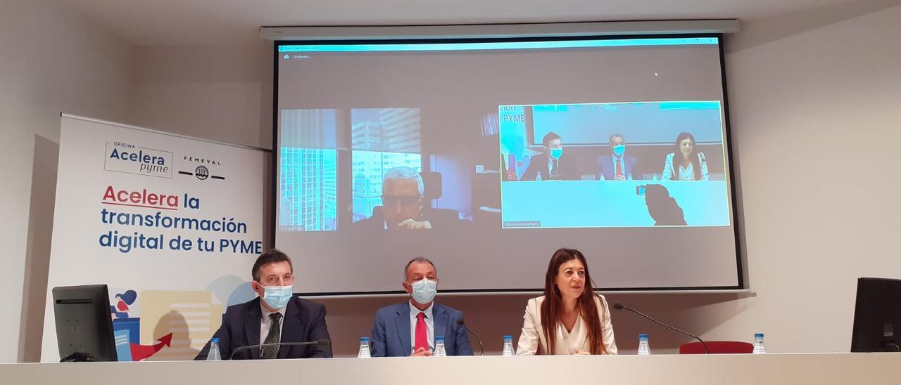 Carolina Pascual en la presentación de la oficina Acelera PYME en València