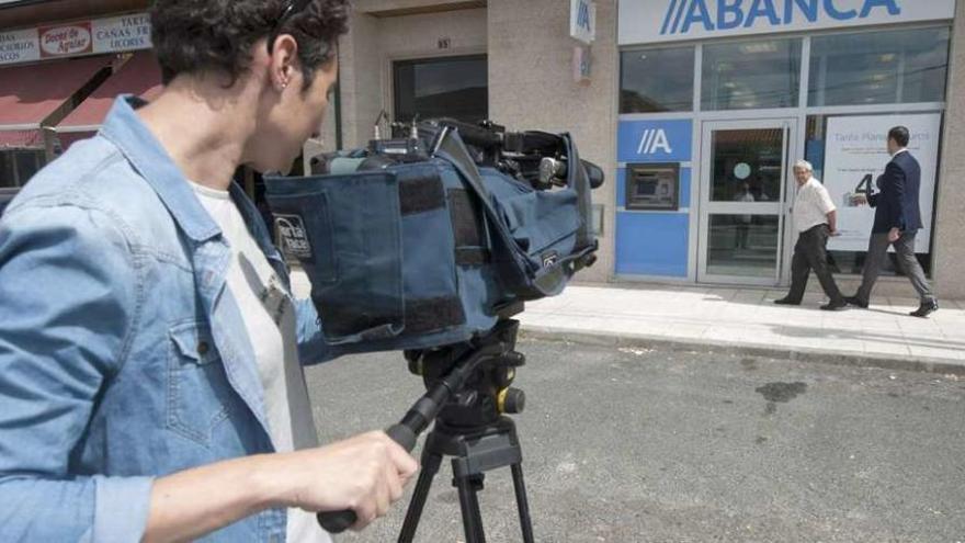 El atraco ocurrió sobre las 9.30 horas de ayer en esta sucursal de A Derrasa. // Brais Lorenzo