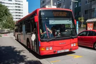 Vecinos de Novo Mesoiro denuncian la saturación de la línea 21 hacia el barrio: "Me ha pasado de querer cogerlo y tener que esperar por otro, porque ya ni para"