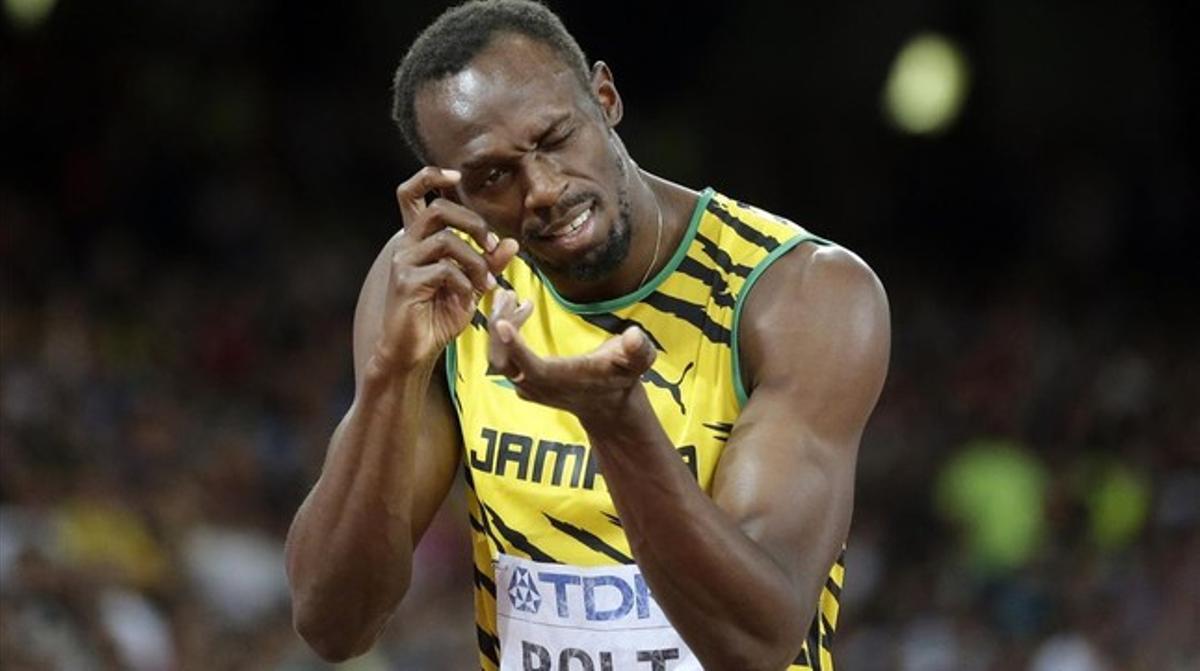 Usain Bolt simula fer una foto abans de la sortida de 200. Usain Bolt simula fer una foto abans de la sortida de 200.