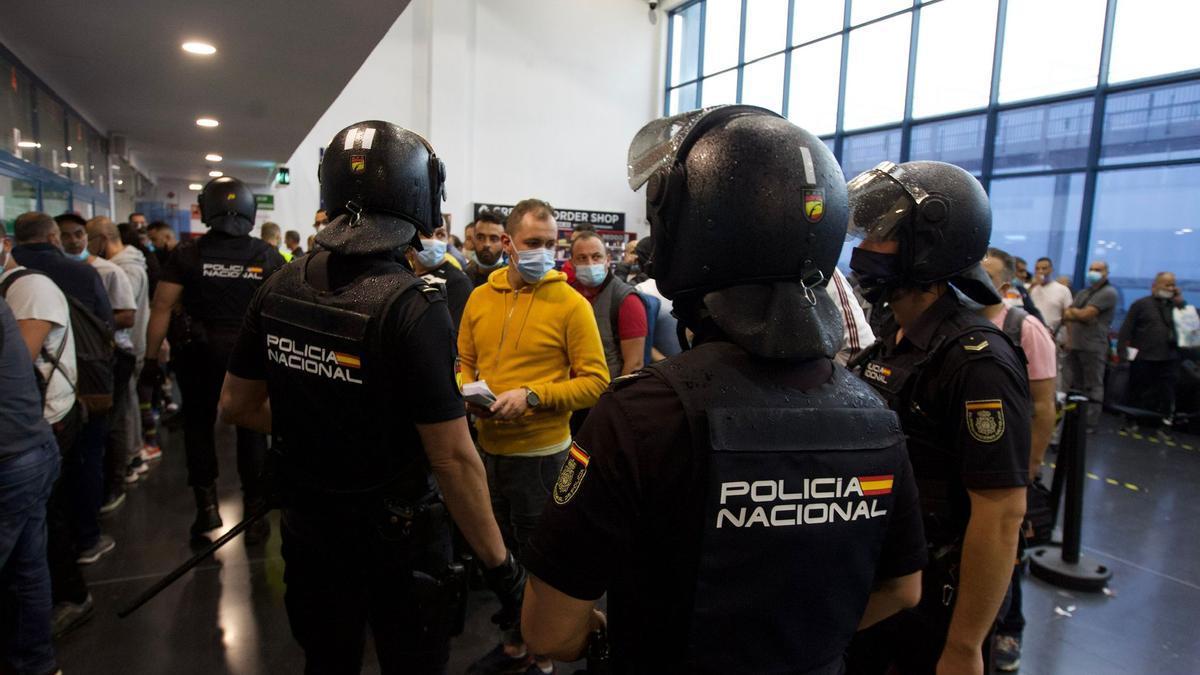 Las imágenes de los altercados en el Puerto de Alicante por el ferry a Orán