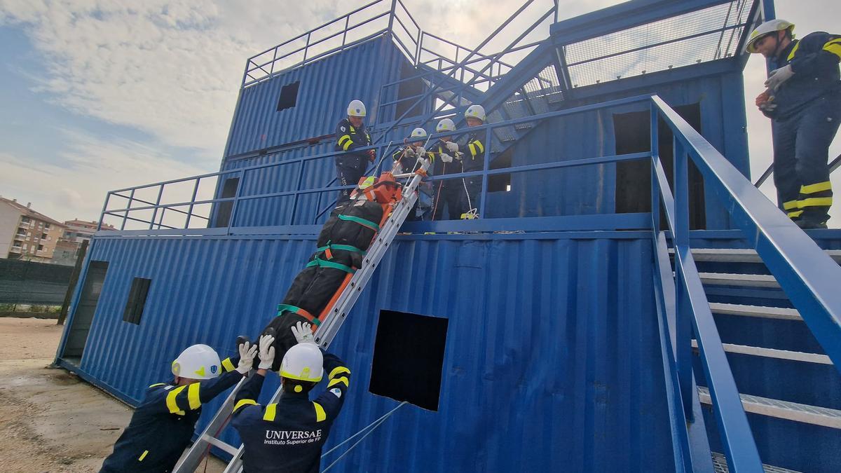 El sector tiene numerosas salidas laborales, como las de bombero de aeropuertos y técnico de gestión en incendios forestales.