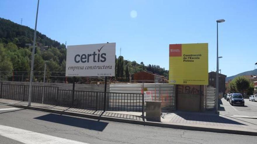 Els cartells de la construcció de la nova escola l&#039;octubre de 2017.