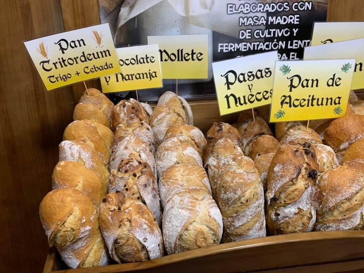 Parte de los productos de la Panadería Benayas
