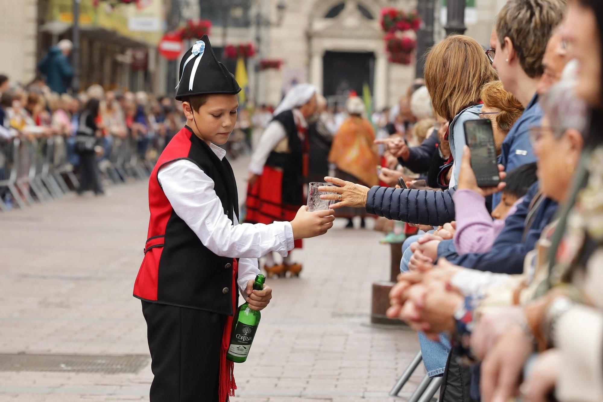 La Ofrenda de Frutos brilla un año más por el centro de Zaragoza