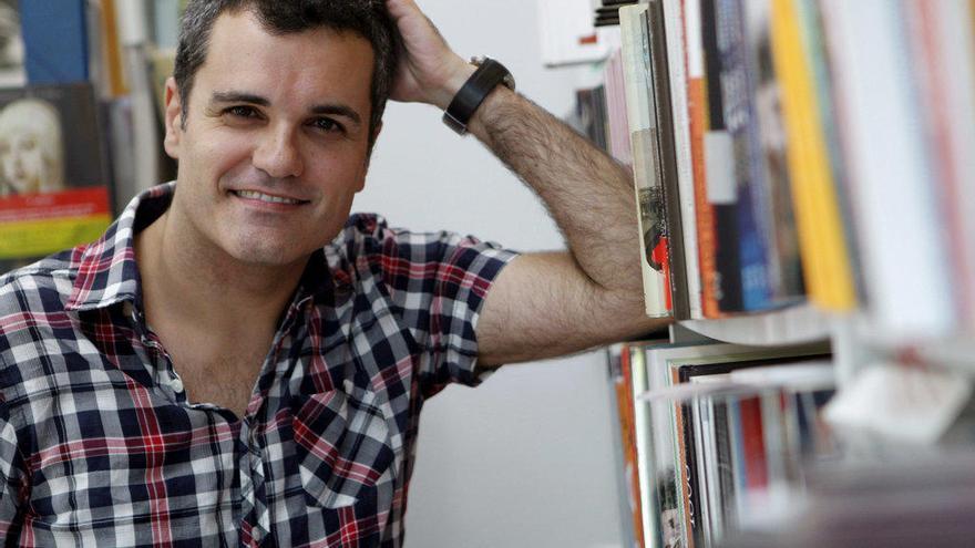 El escritor y guionista ourensano Carlos Montero.