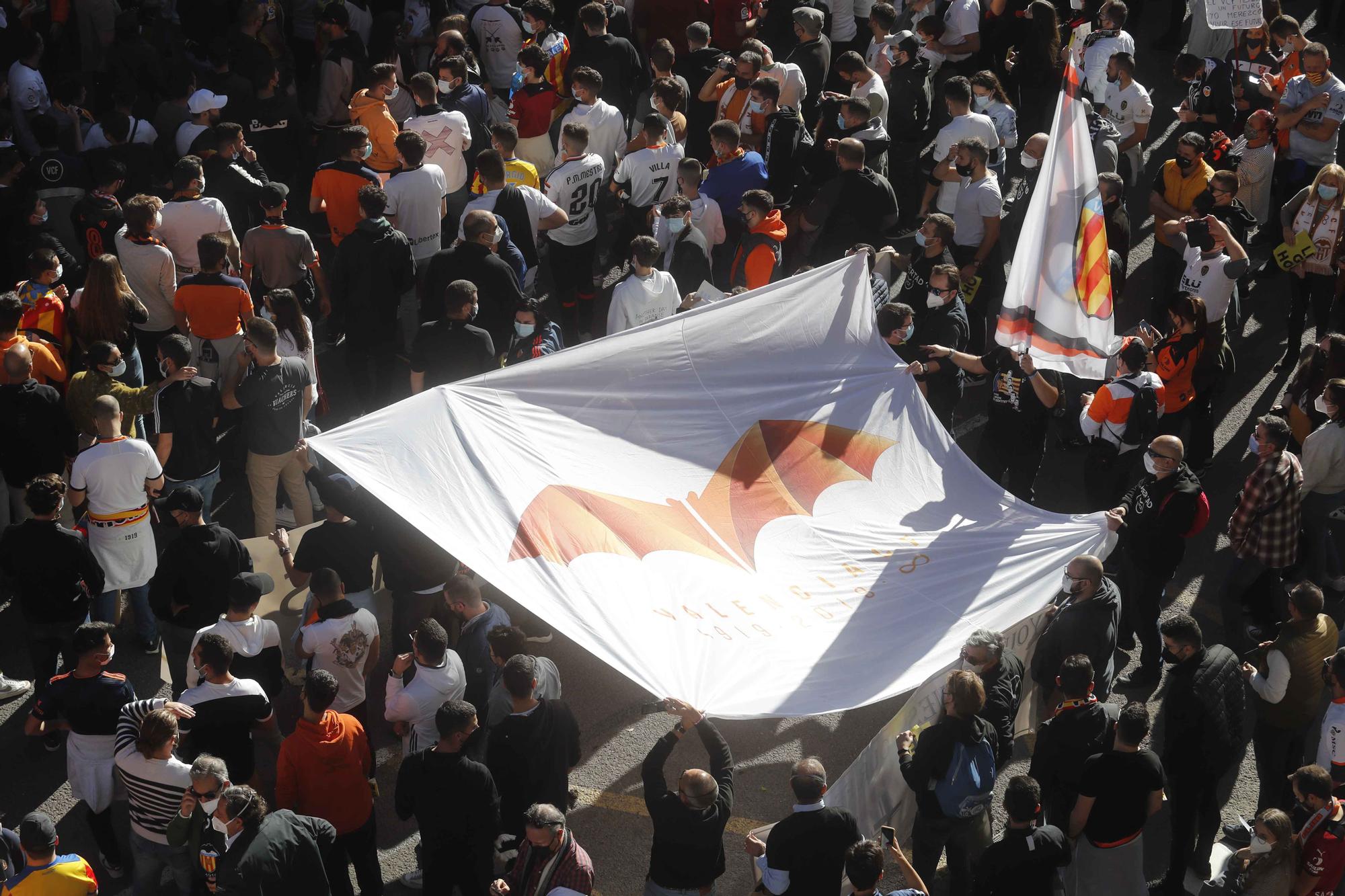 Manifestación contra Peter Lim