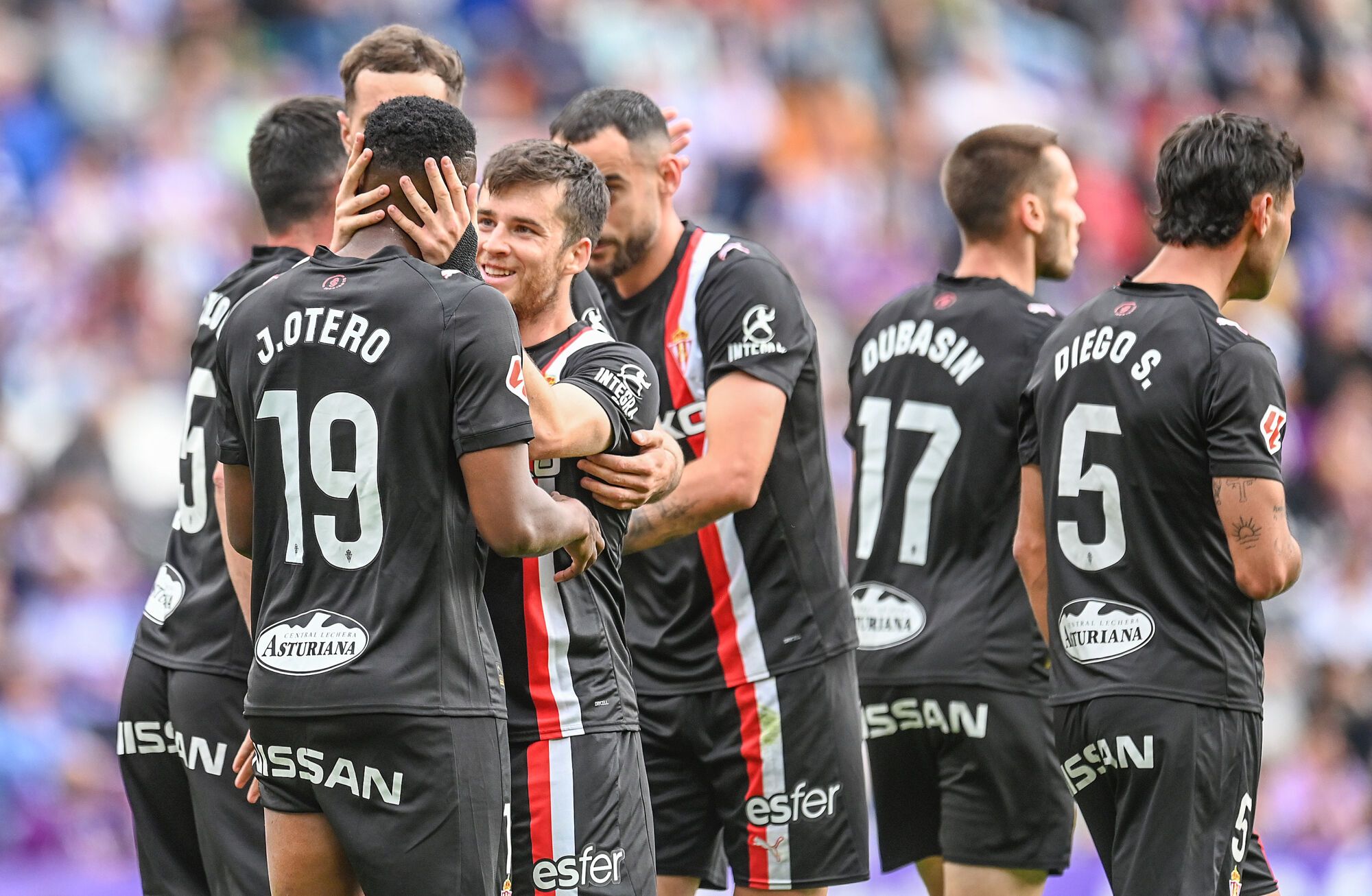 EN IMÁGENES: El Valladolid-Sporting disputado en Zorrilla con notable presencia de La Mareona