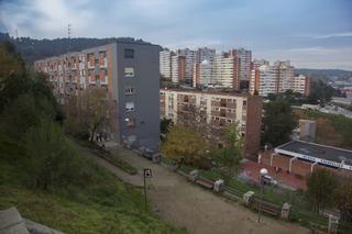 Seis de los diez barrios más pobres de Barcelona lo son más que un año atrás