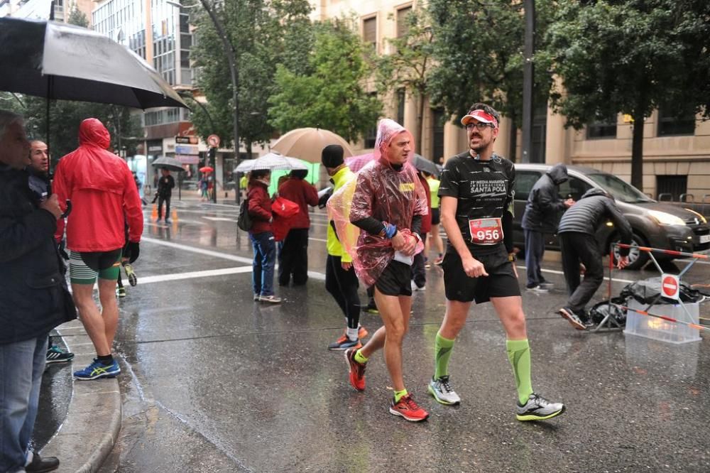 Ambiente y salida de la Maratón y Media Maratón de Murcia