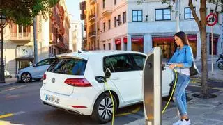 Los coches eléctricos ya son un 70% menos contaminantes que los convencionales