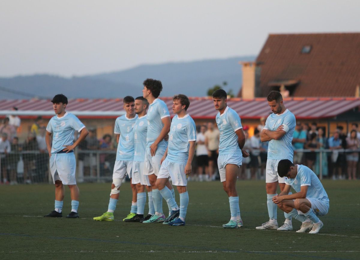Jugadores del Beluso desolados a la conclusión del encuentro.