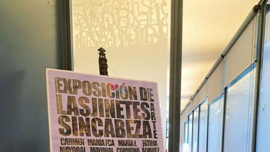 &#039;Las jinetes sin cabeza&#039; se exponen en la biblioteca pública Santa Ana