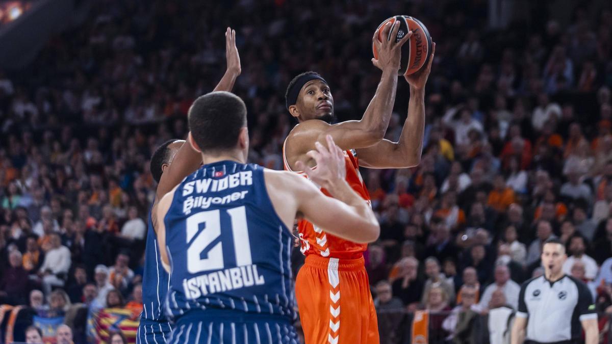 El Valencia Basket visita al Efes Istanbul para consolidarse en el ‘club’ de los fuertes