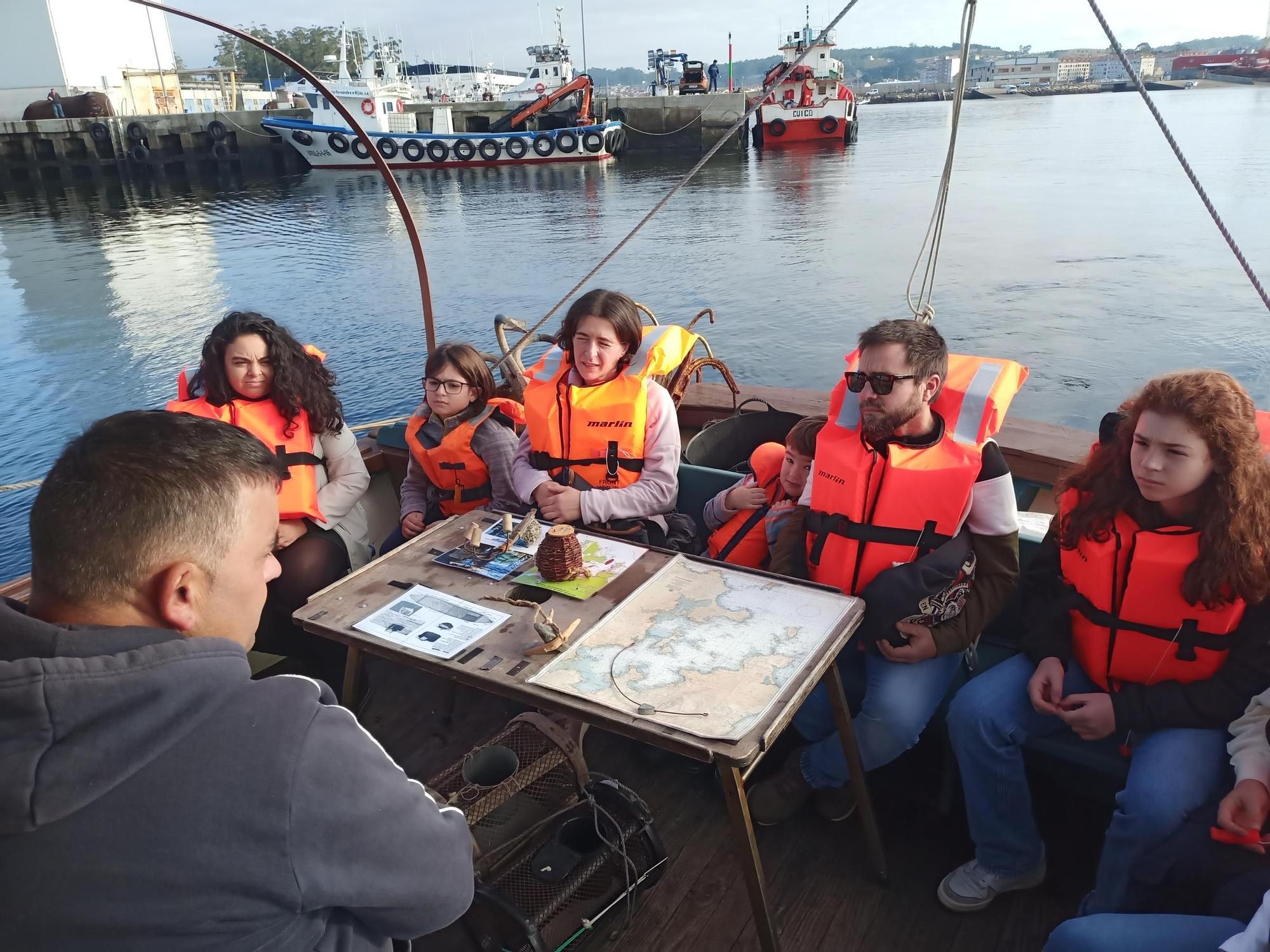 Asistentes a las actividades a bordo del "Chasula".