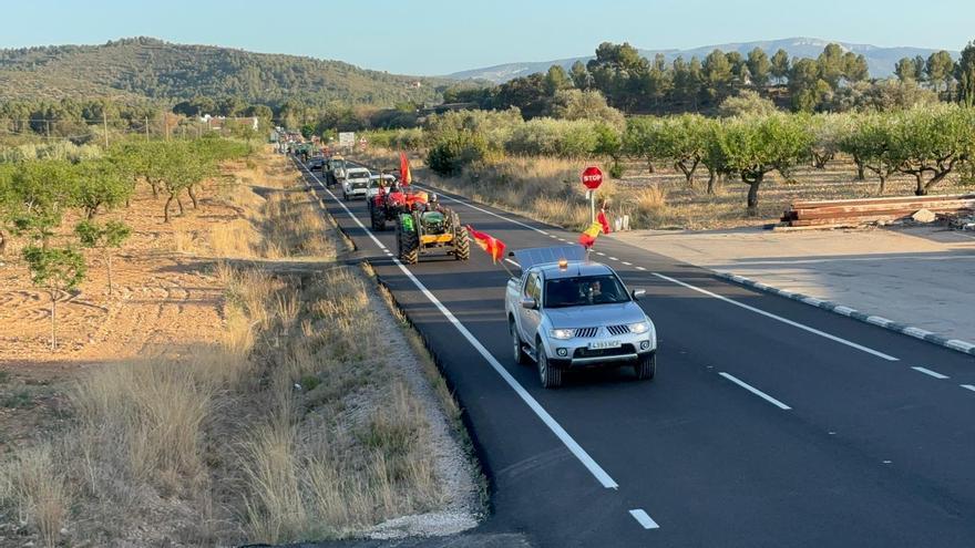 Una nueva caravana de tractores colapsa la N-232 y la CV-15 en Castellón