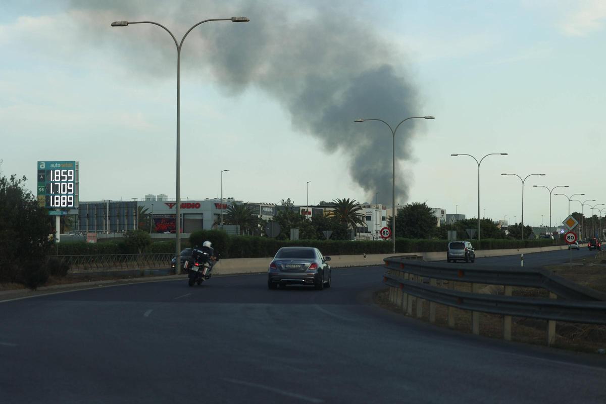 Galería: alarma por un incendio en la Fundació Deixalles de Ibiza Galería: alarma por un incendio en la Fundació Deixalles de Ibiza