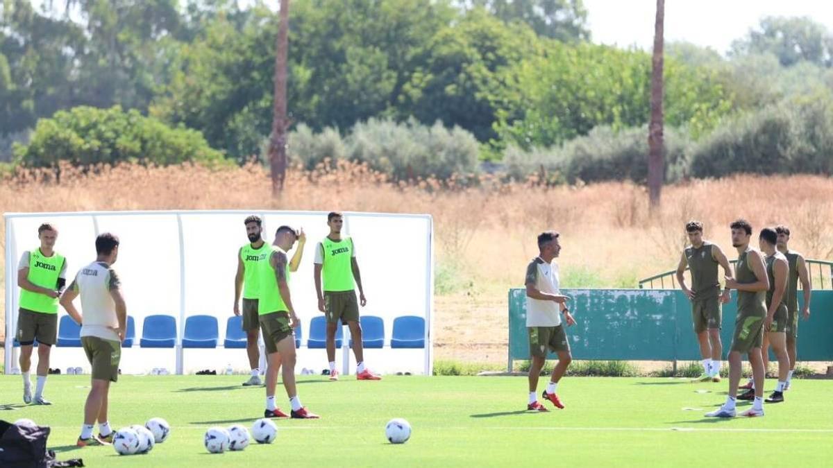 Un entrenamiento del Córdoba CF en la Ciudad Deportiva.