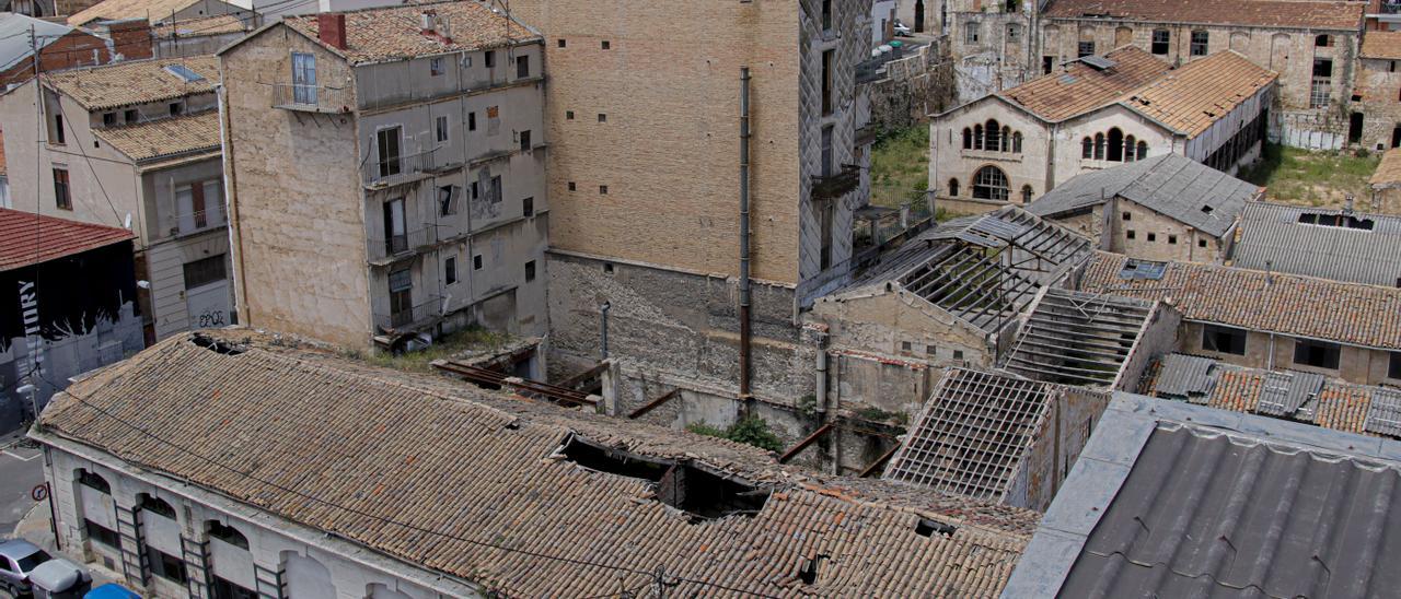 Conjunto de antiguas naves industriales que albergarán el parque tecnológico de Alcoy y el CDTi.