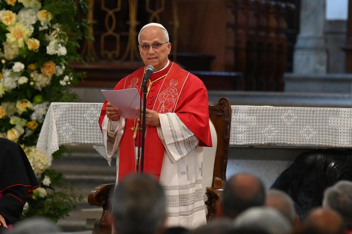 Júbilo y lágrimas en el encuentro del papa León XIV en la Catedral de Santa Ana: "Ahora sí que somos las islas afortunadas"