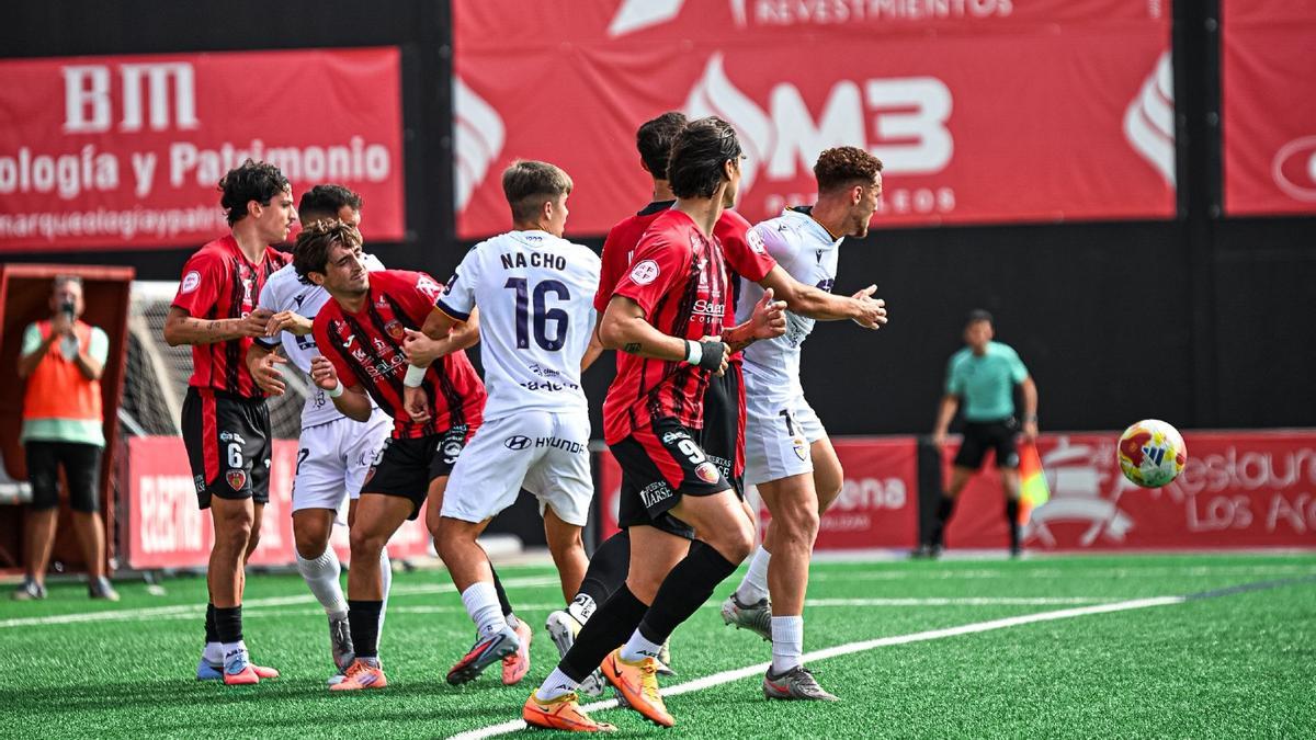 Lance del encuentro entre el Salerm y el Real Jaén en el Manuel Polinario.