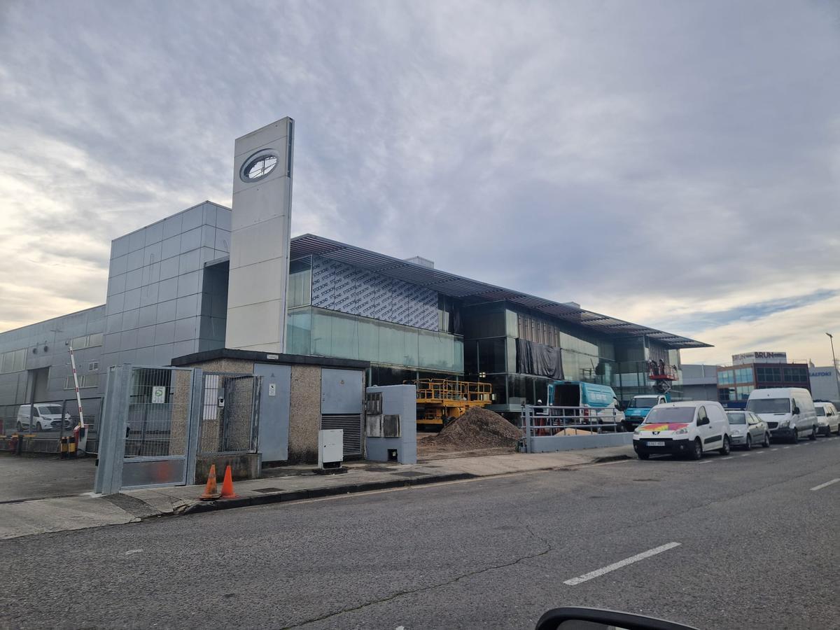 Las obras del nuevo concesionario de coches.