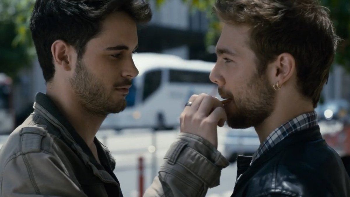 Los desnudos de Carlos Cuevas y otros momentazos de Merlí. Sapere Aude