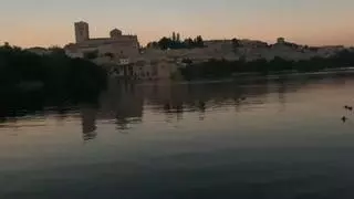 Anoche y amanece sobre el Duero y la Catedral de Zamora: el eclipse a cámara rápida