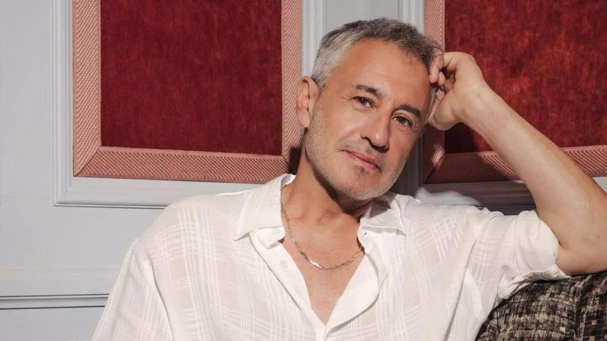 Sergio Dalma en una foto de estudio para la promoción de su disco y gira 2026.