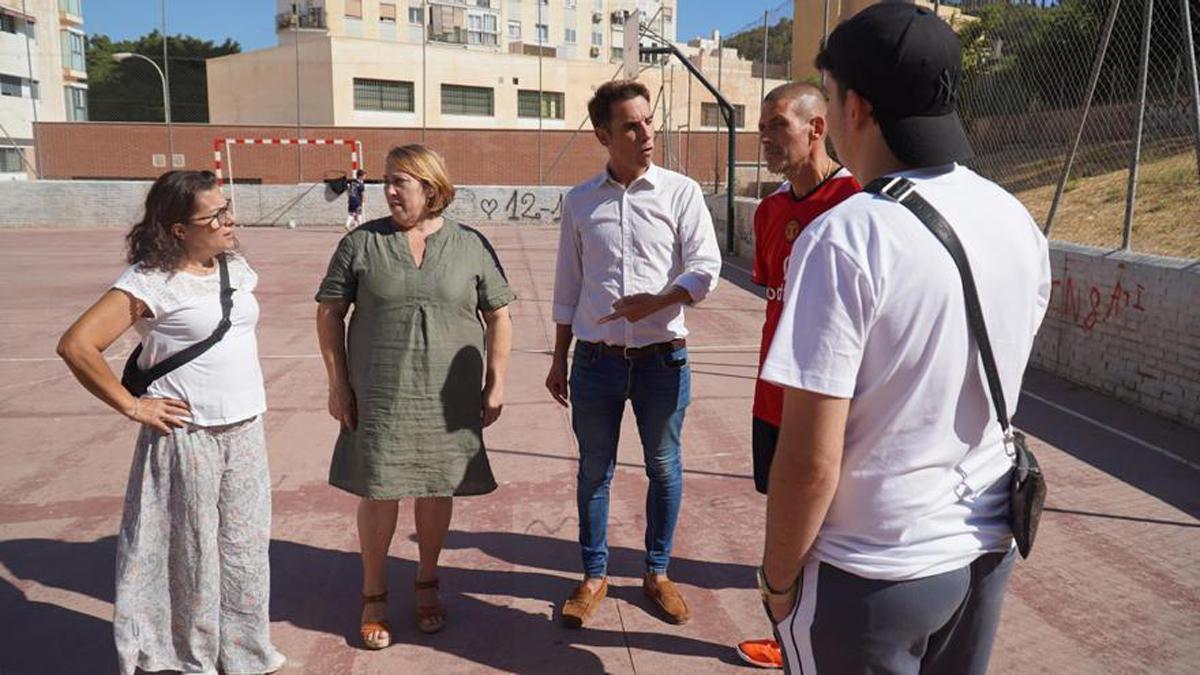 El PSOE pide la revisión de las pistas deportivas al aire libre en los distritos "por el estado deplorable"