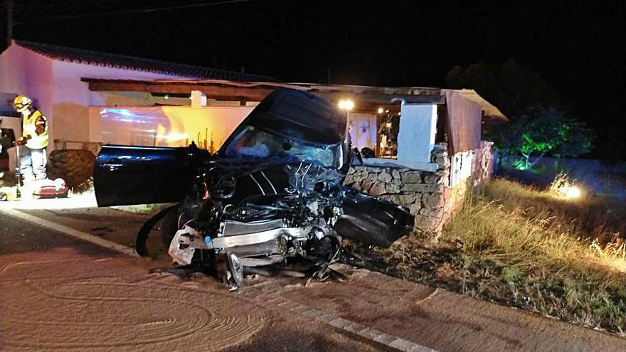 Un joven muerto y cuatro heridos en un violento choque en Formentera 