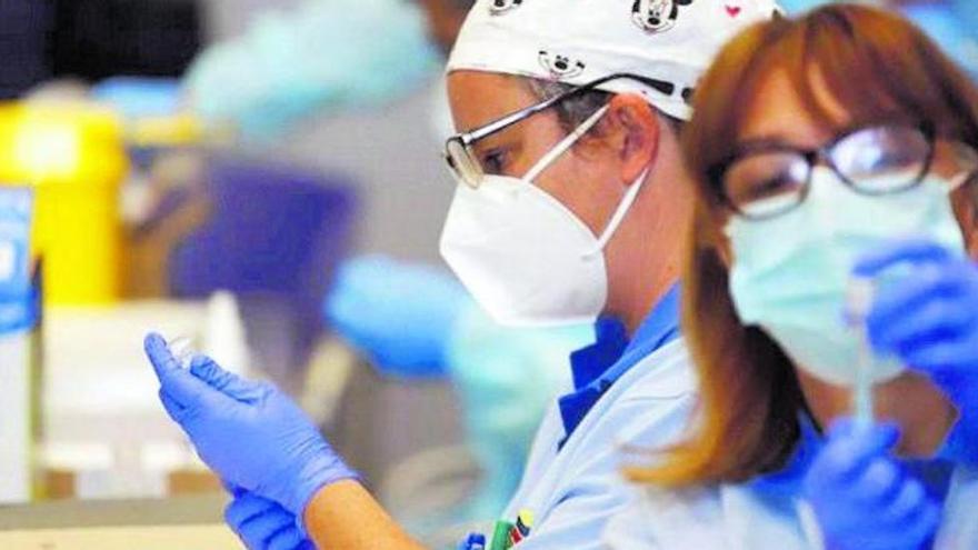 Las mujeres acaparan las profesiones sanitarias en Córdoba, de Medicina a Fisioterapia, pasando por Podología o Psicología