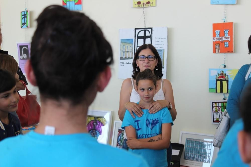 Alumnos de sexto de Primaria y de Infantil han dedicado todo un curso a inventariar sus elementos singulares y a entrevistar a los propietarios de las viviendas de indianos.